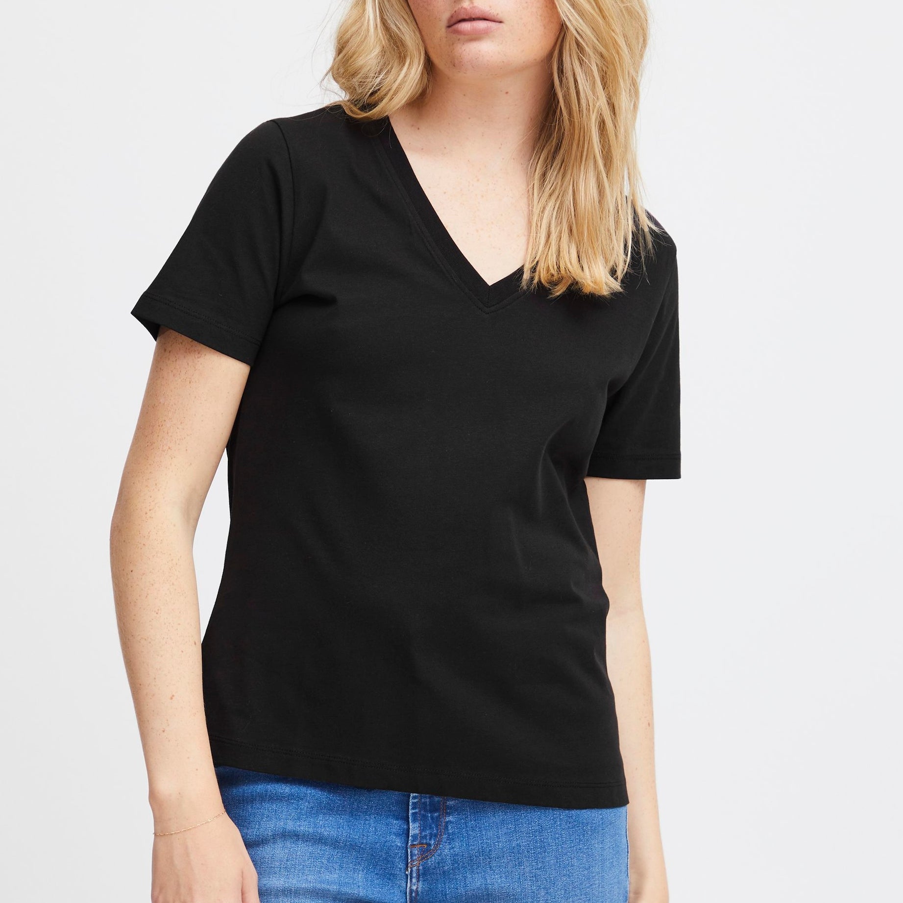 ICHI Everyday V-Neck Plain T-Shirt - Black