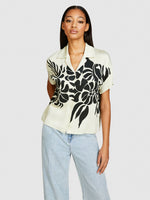 Load image into Gallery viewer, Sisley Short Sleeve Satin Shirt - Cream
