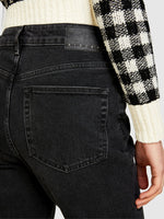 Load image into Gallery viewer, Sisley Slim Fit Jeans - Black

