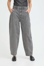 Load image into Gallery viewer, Ichi Barrel Leg Jeans
