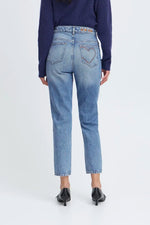 Load image into Gallery viewer, Ichi Heart Stitched Slim Jeans
