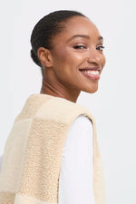 Load image into Gallery viewer, Ichi Check Fleece Gilet
